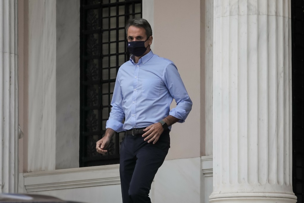 Σε αναμμένα κάρβουνα για τον ανασχηματισμό – “Κλειστά κρατά τα χαρτιά” του ο Μητσοτάκης
