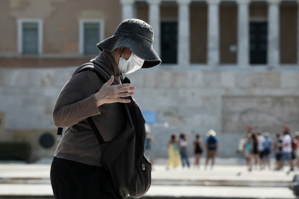 3.273 νέα κρούσματα – Ανεβαίνουν και άλλο οι διασωληνωμένοι
