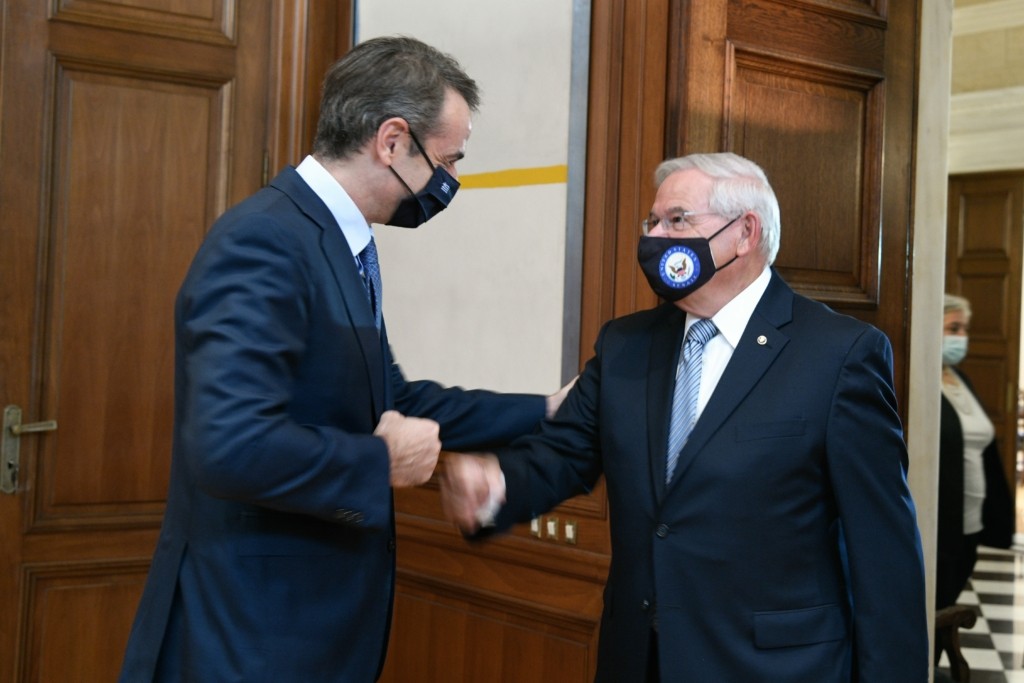 Σε θερμό κλίμα η συνάντηση Μητσοτάκη και Μενέντεζ – Τι είπαν για East Med και κλιματική αλλαγή (pics)