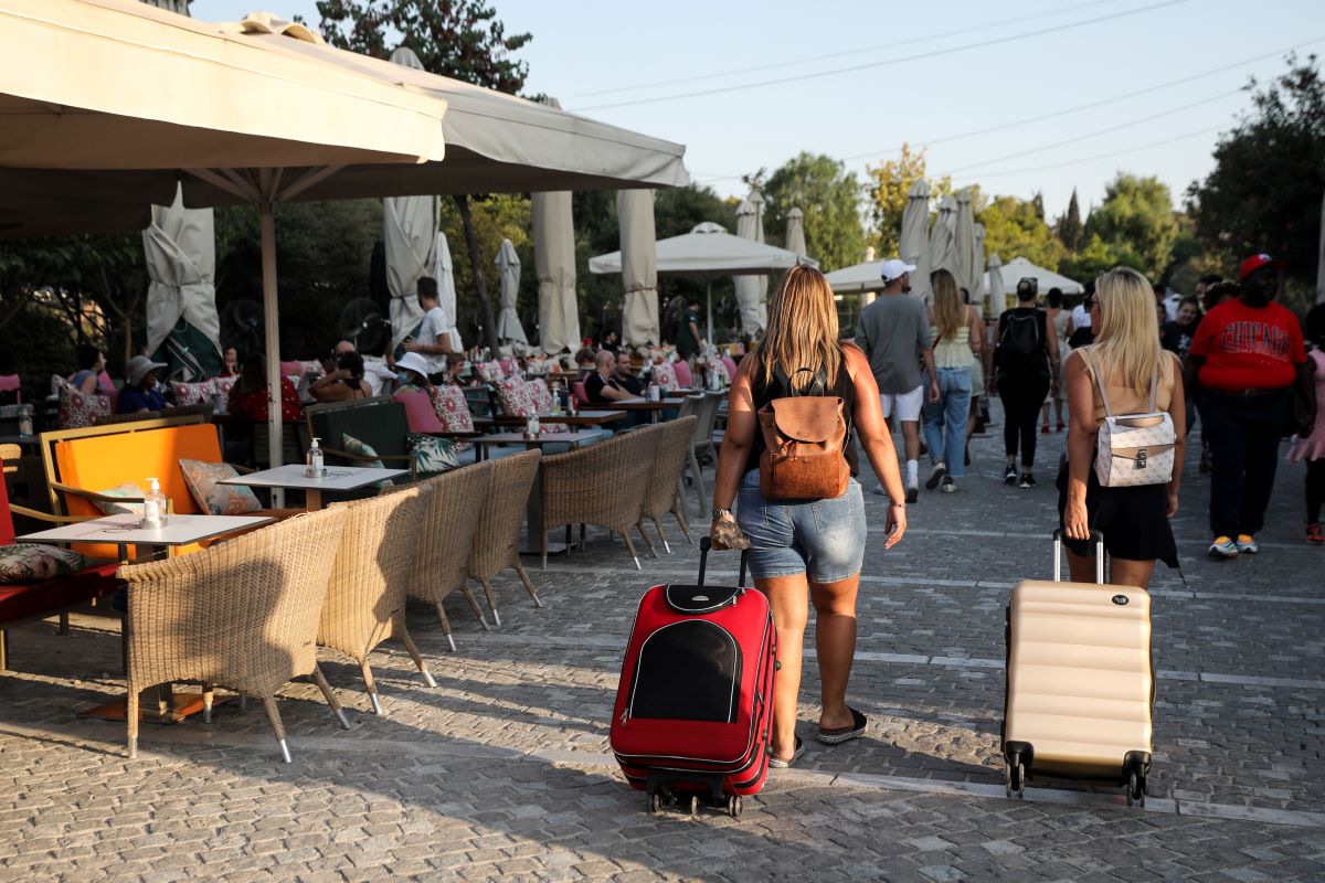 1.582 νέα κρούσματα για την Κυριακή – Πόσοι διασωληνωμένοι και θάνατοι ανακοινώθηκαν