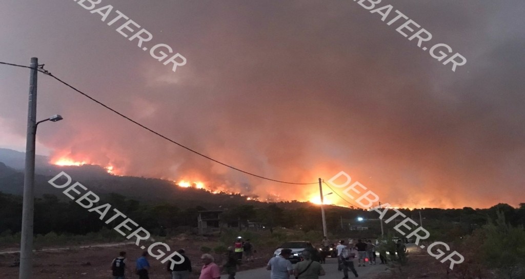 Συγκλονιστικά βίντεο από τη στιγμή που η πύρινη λαίλαπα “κατεβαίνει” στους Θρακομακεδόνες