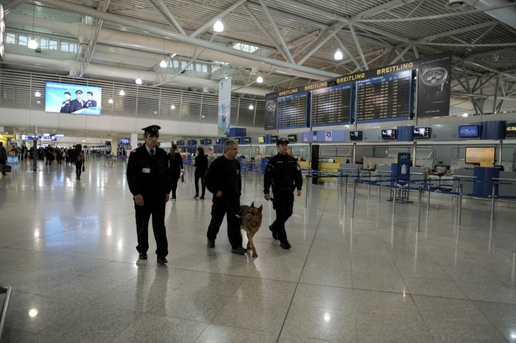 Είχαν στήσει φάμπρικα στο αεροδρόμιο Αθηνών – Μοίραζαν πλαστά τεστ κορονοϊού