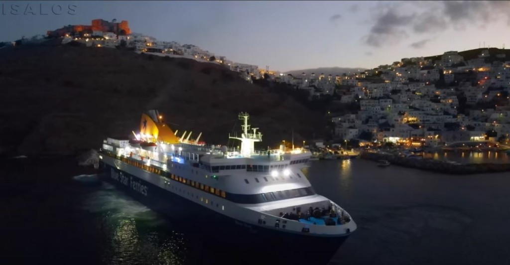 Η “ρομαντική” μανούβρα του Blue Star Chios στην Αστυπάλαια (vid)