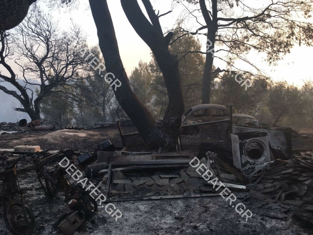Μετρούν τις πληγές τους οι κάτοικοι στη Βαρυμπόμπη – “Δεν ξέρουμε ποιο θα είναι το αύριο” (pics&vids)