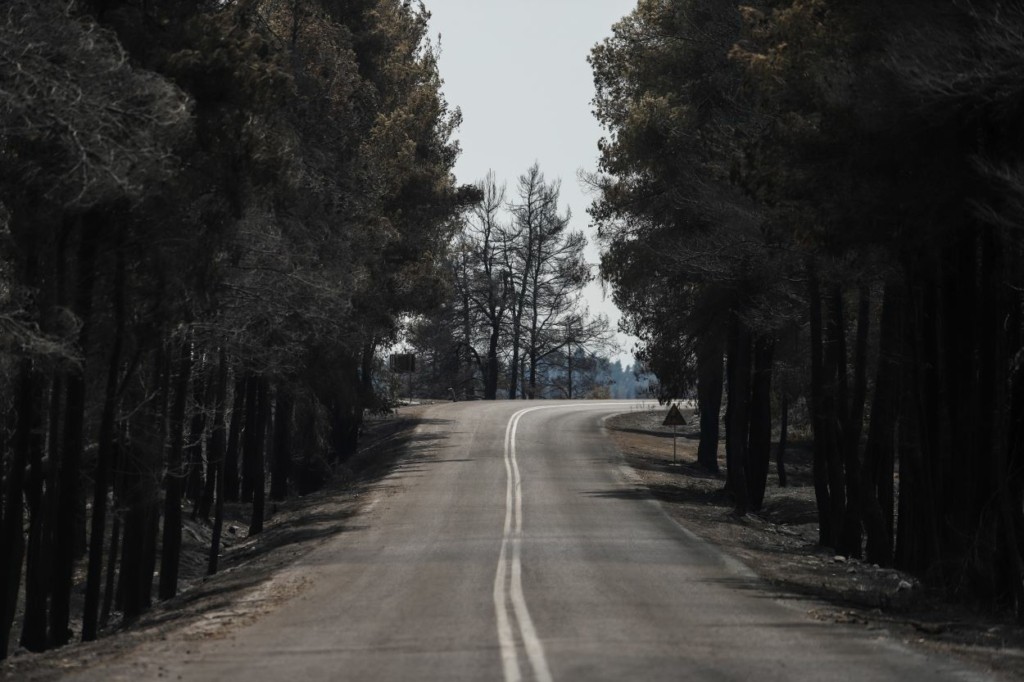 Νέες επικίνδυνες αναζωπυρώσεις σε 10 χωριά στην Εύβοια – Έφτασε και δεξαμενόπλοιο