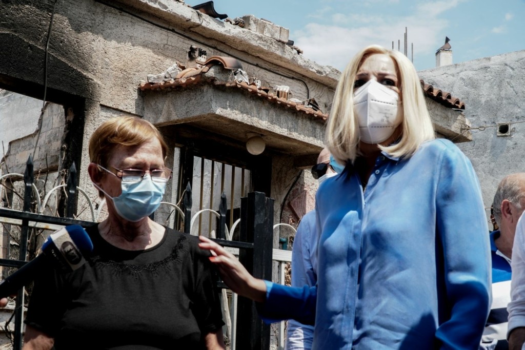 Η σπαρακτική ζωγραφιά που έδωσε κοριτσάκι στη Φώφη Γεννηματά και την έκανε να λυγίσει (pics)