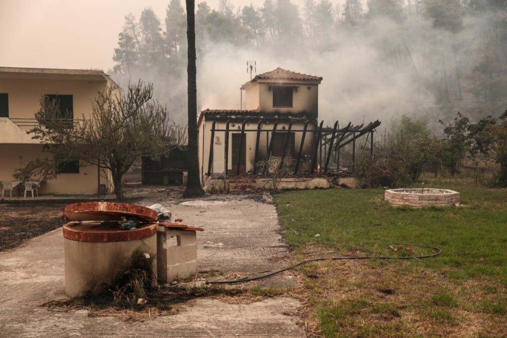 Ό,τι άφησε πίσω της η φωτιά στην Εύβοια – Εικόνες αποκάλυψης από ψηλά (vid)