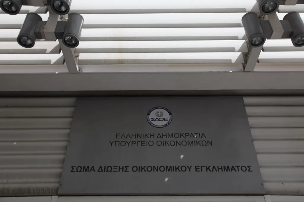 Νέο πλήγμα στα κυκλώματα λαθρεμπορίου και νοθείας αλκοολούχων ποτών