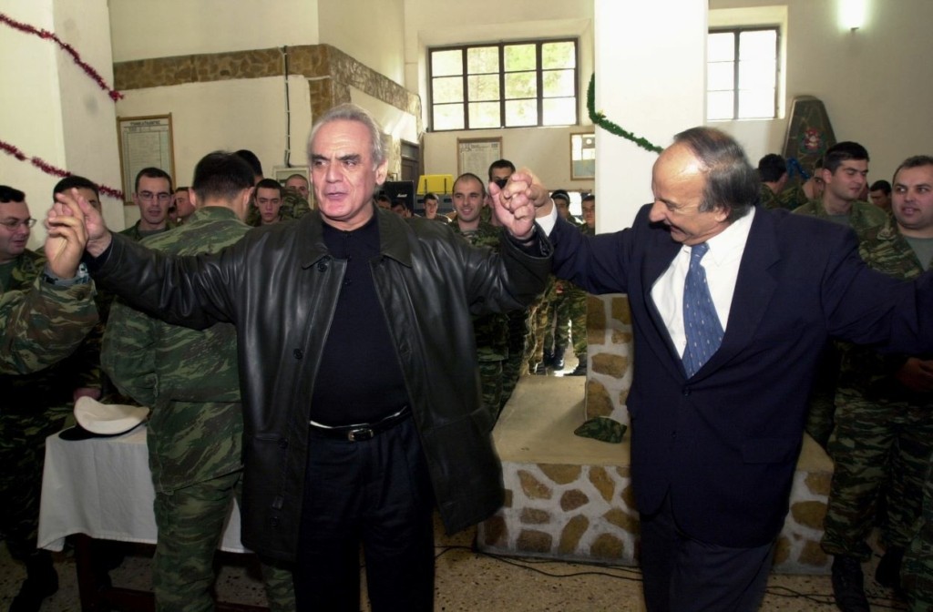 Λάτρης του ζεϊμπέκικου ο πανίσχυρος άντρας του ΠΑΣΟΚ (vid)