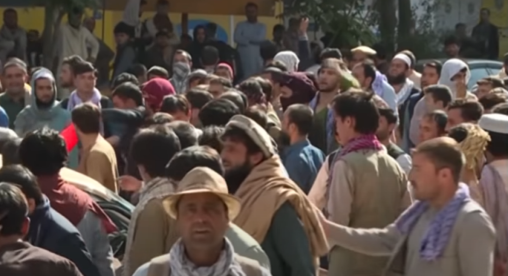 Το Ισλαμικό κράτος αναλαμβάνει την ευθύνη για την επίθεση με ρουκέτες στο αεροδρόμιο της Καμπούλ