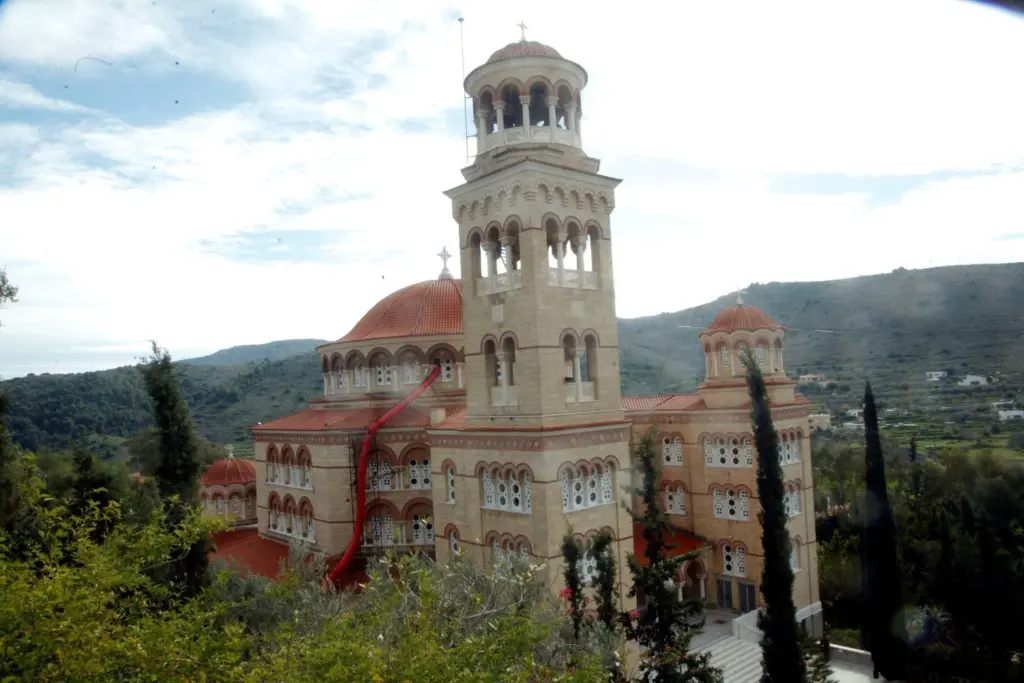 Βρέθηκαν σώοι οι δύο προσκυνητές στο Άγιο Όρος – Είχαν χάσει το δρόμο τους στην ομίχλη