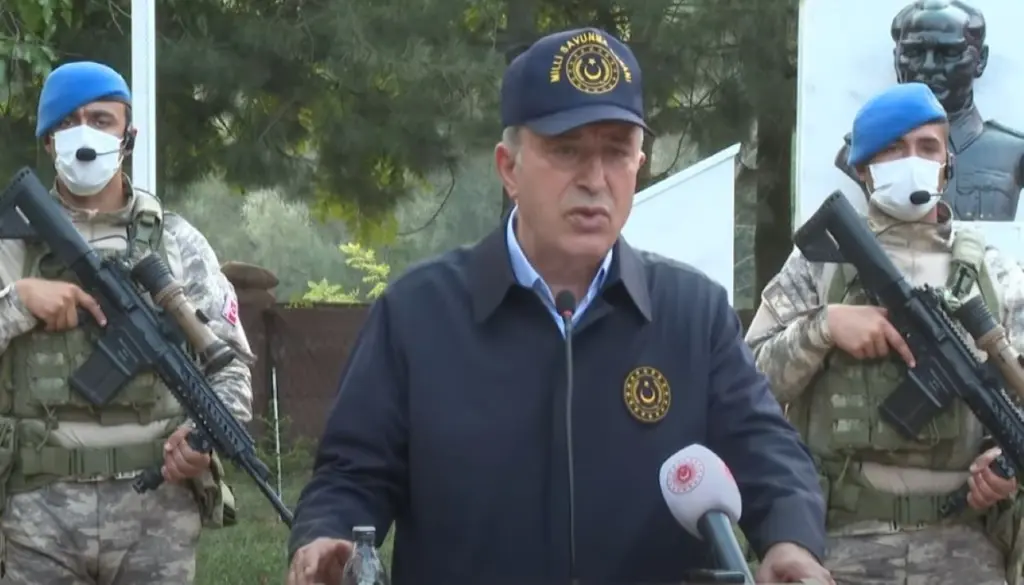 Επίσκεψη Ακάρ στα ελληνοτουρκικά σύνορα με προκλήσεις – “Η Ελλάδα αγνοεί το διεθνές δίκαιο” (vid)