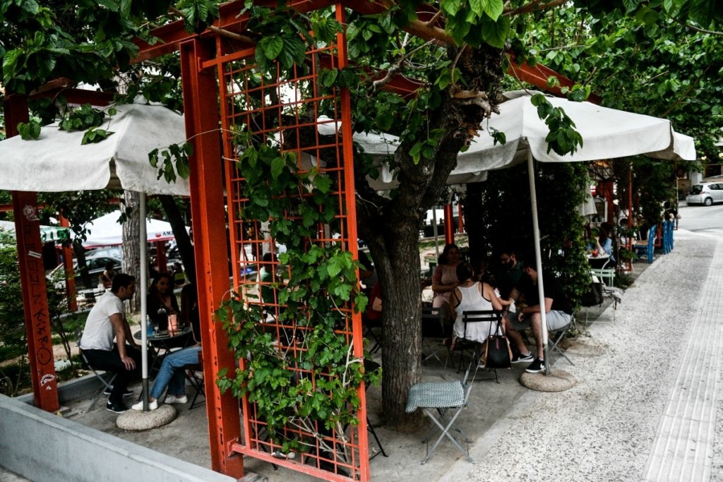 “Κόκκινη κάρτα” στους ανεμβολίαστους από Σεπτέμβρη – Αυστηρότερα μέτρα στους χώρους εστίασης – Τι θα γίνει με τους εργαζόμενους