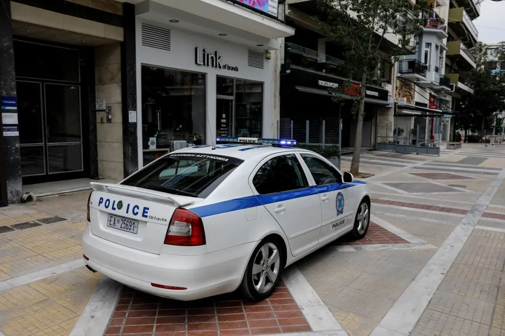 Απείλησαν με μαχαίρι ανήλικα κορίτσια στον Κολωνό για να τις κλέψουν