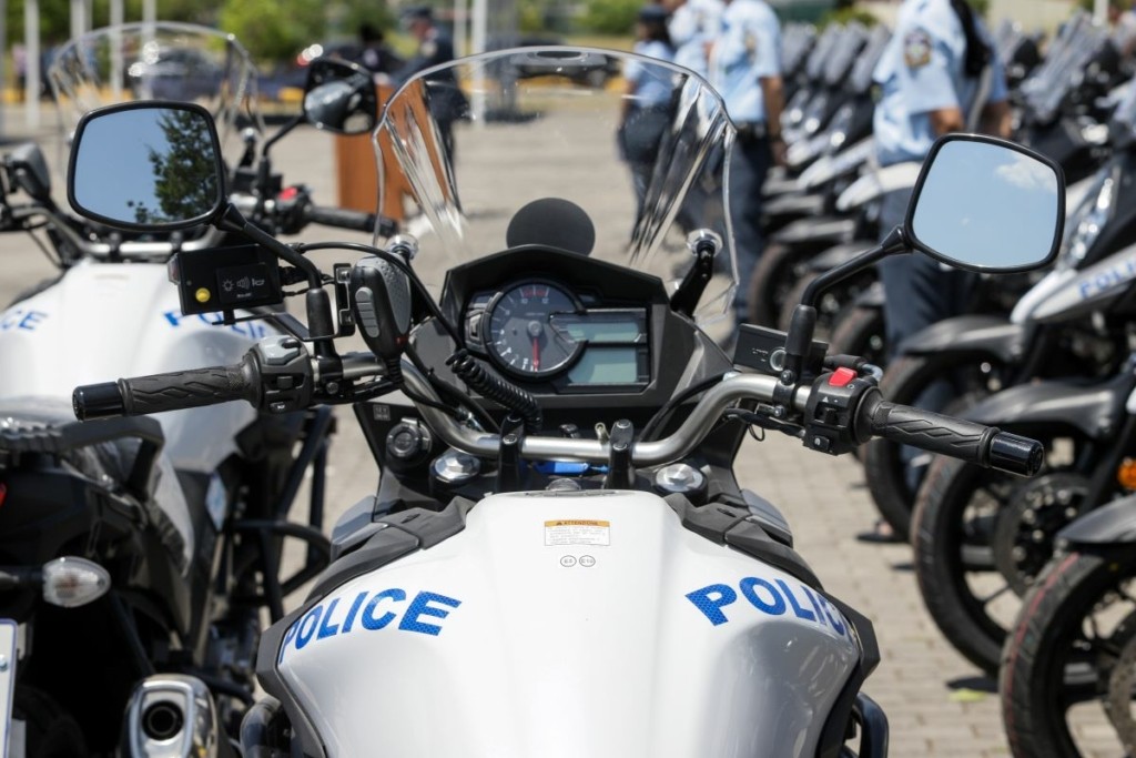 Προσαγωγή αστυνομικού για υπεξαίρεση χρημάτων από κρατούμενο