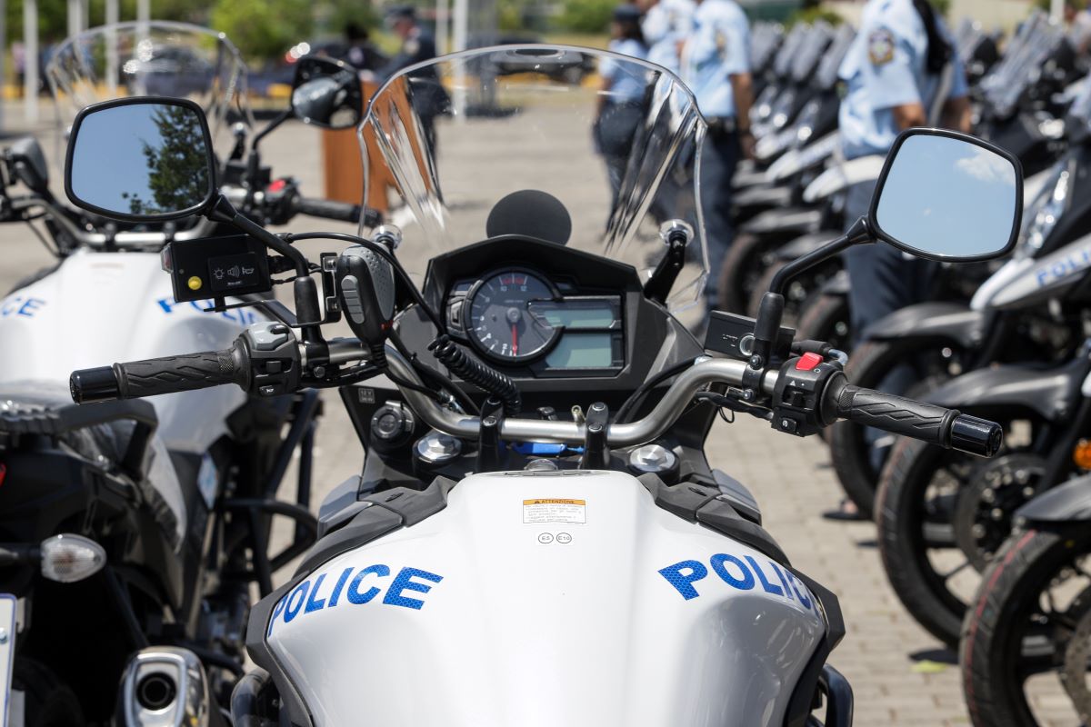 Προσαγωγή αστυνομικού για υπεξαίρεση χρημάτων από κρατούμενο