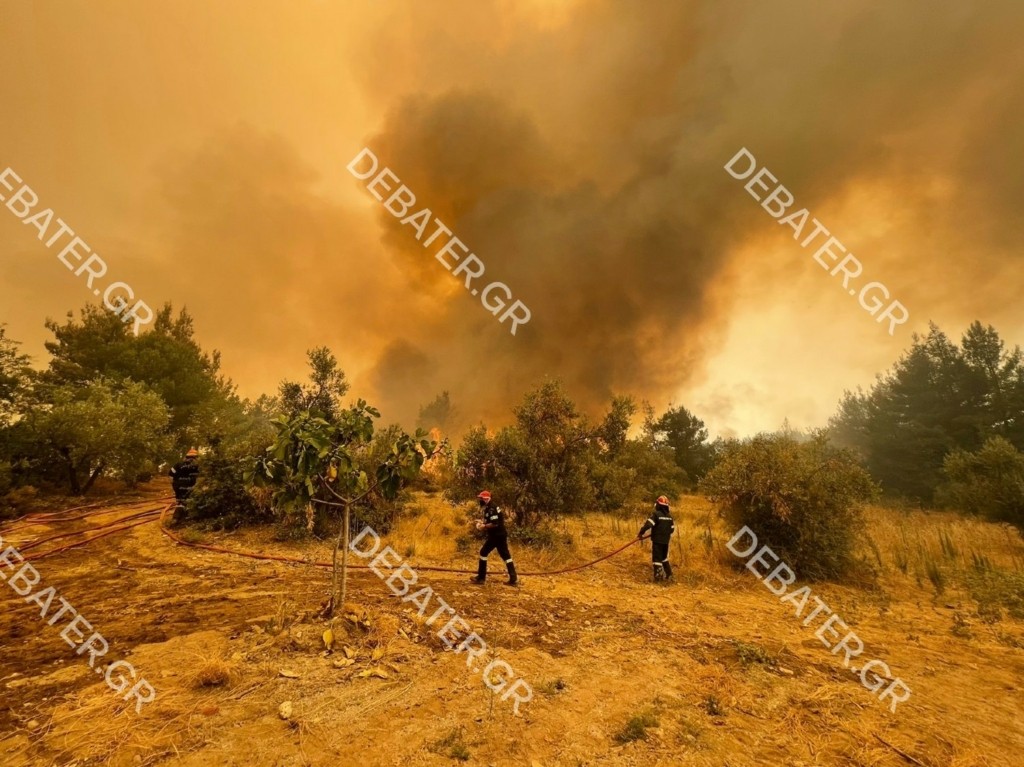 Συνεχίζεται ο εφιάλτης των αναζωπυρώσεων στην Εύβοια – Αβγαριά και Γαλατσώνα σε άμεσο κίνδυνο – Αλλάζει τακτική η πυροσβεστική (pics)
