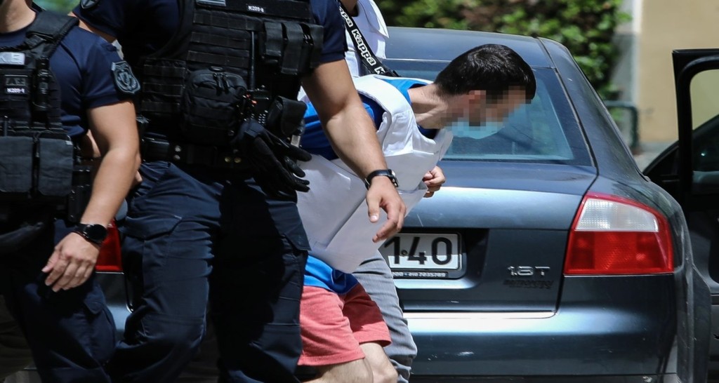 Ευθύνες στη γυναίκα του προσπαθεί να ρίξει ο συζυγοκτόνος της Δάφνης – Την κατηγορεί για απιστία ενώ είναι νεκρή
