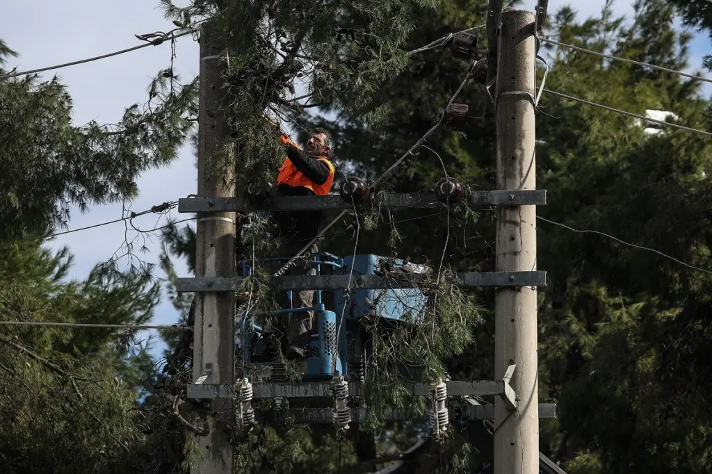 Μέχρι πότε θα έχει αποκατασταθεί η ηλεκτροδότηση στην Αττική – Ποιες περιοχές έχουν πρόβλημα