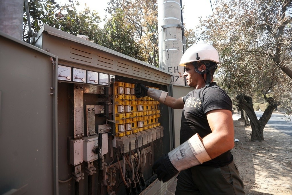 Ο ΔΕΔΔΗΕ για την πορεία της αποκατάστασης των βλαβών από τις φωτιές