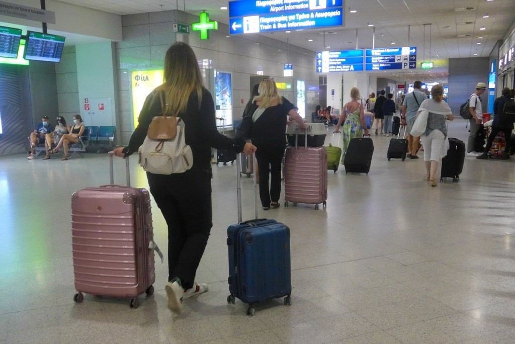 Υποχρεωτικό τεστ σε ανεμβολίαστους ταξιδιώτες από 13 χώρες – Αναλυτικά όλα τα μέτρα