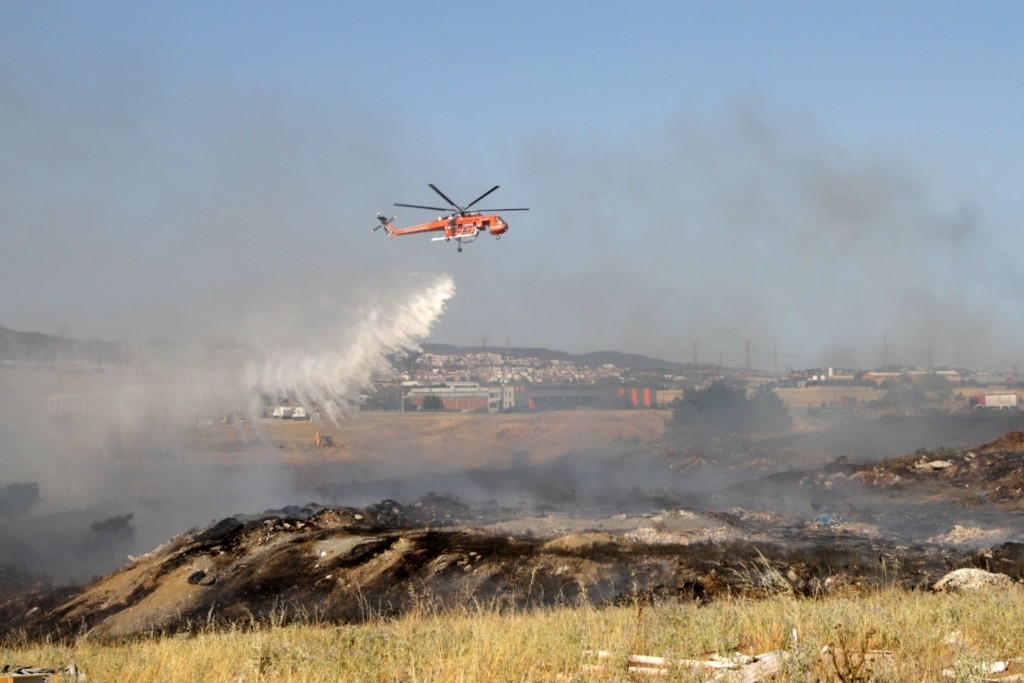 Φωτιά στην Καστανιά στην ανατολική Μάνη – Εκκενώνεται οικισμός