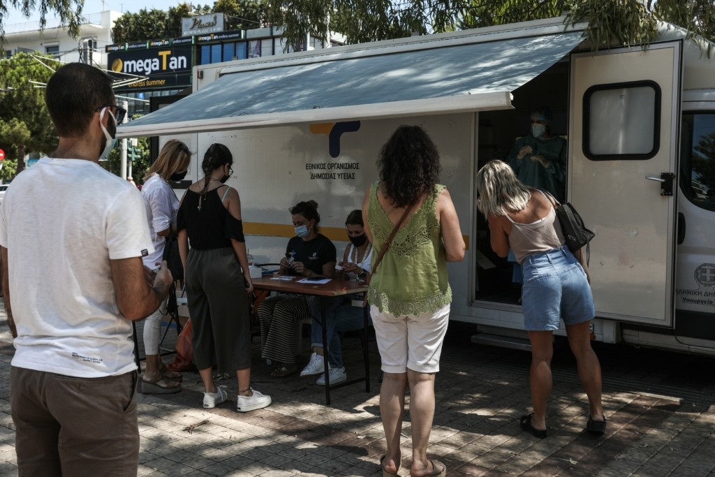 2.925 τα κρούσματα σήμερα – Μειώθηκαν οι διασωληνωμένοι
