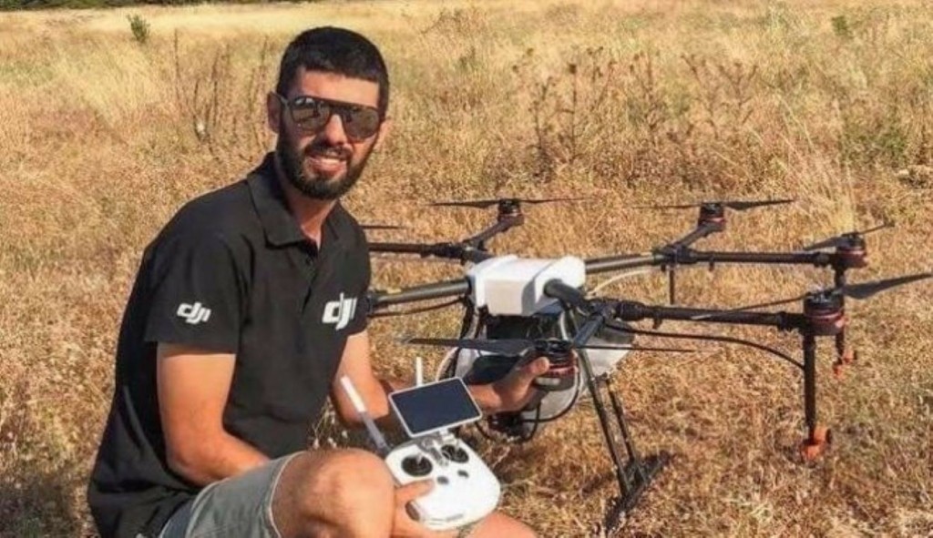 Δημοσία δαπάνη η κηδεία του ηρωικού εθελοντή πυροσβέστη Βασίλη Φιλώρα που έχασε τη ζωή του στην Ιπποκράτειο Πολιτεία