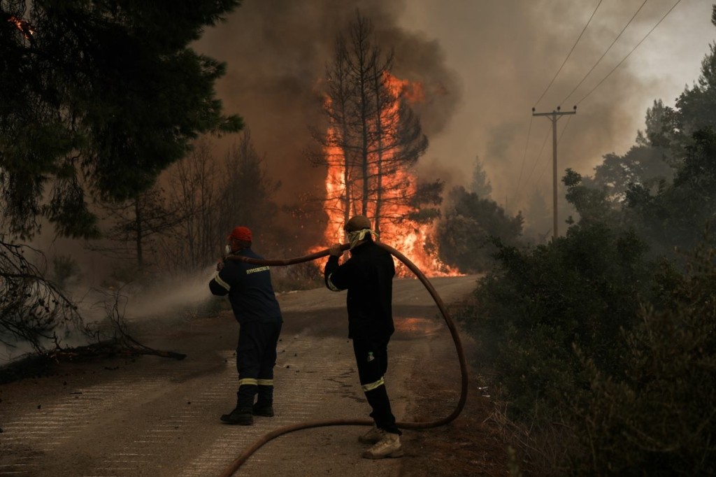 Φωτιά τώρα στην Εύβοια – Νέο μέτωπο στην περιοχή Μίστρο (pics&vid)