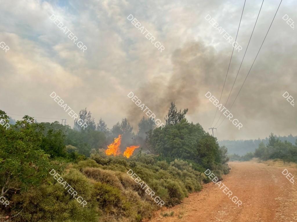 Κρίσιμη η κατάσταση για το δίκτυο ηλεκτροδότησης – Η φωτιά απειλεί τις εγκαταστάσεις του ΑΔΜΗΕ
