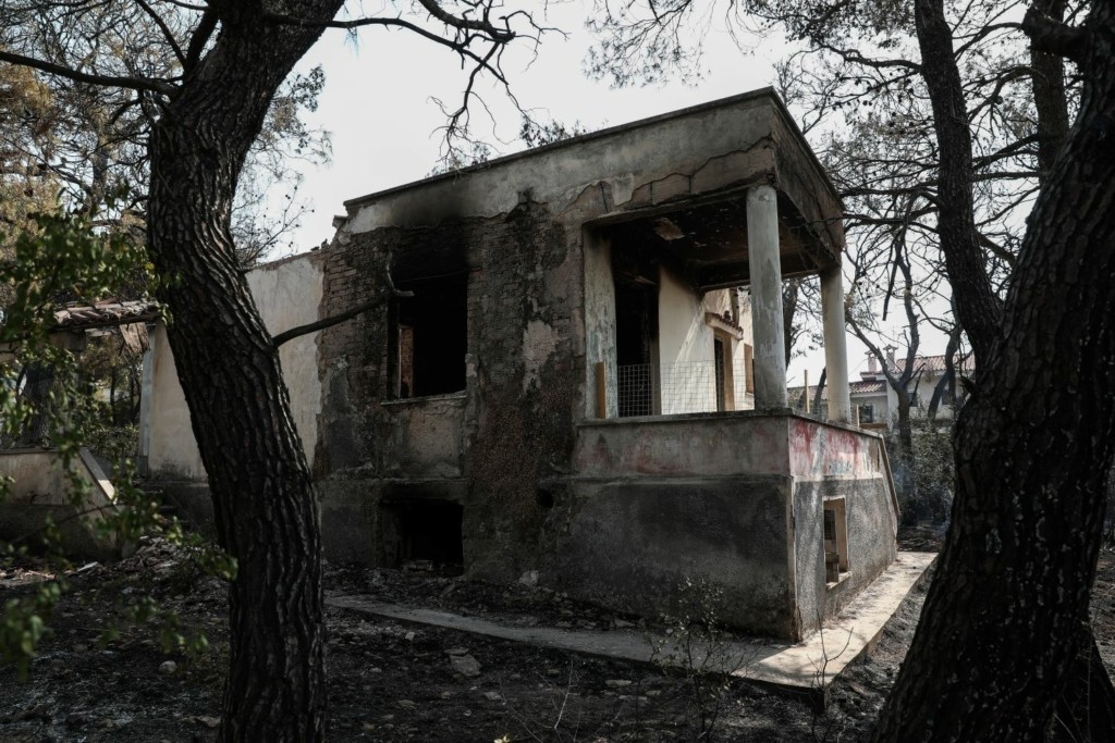 Μηνυτήρια αναφορά για τις καταστροφικές πυρκαγιές σε Εύβοια και Αττική κατέθεσε δικηγόρος