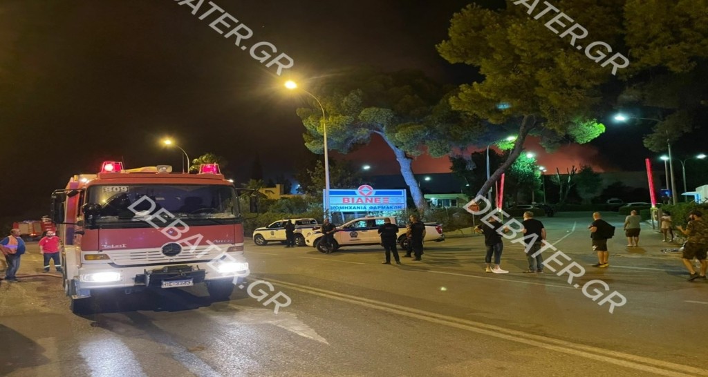 Τρεις βιομηχανίες κινδυνεύουν από την πύρινη λαίλαπα στη Βαρυμπόμπη (pics&vid)