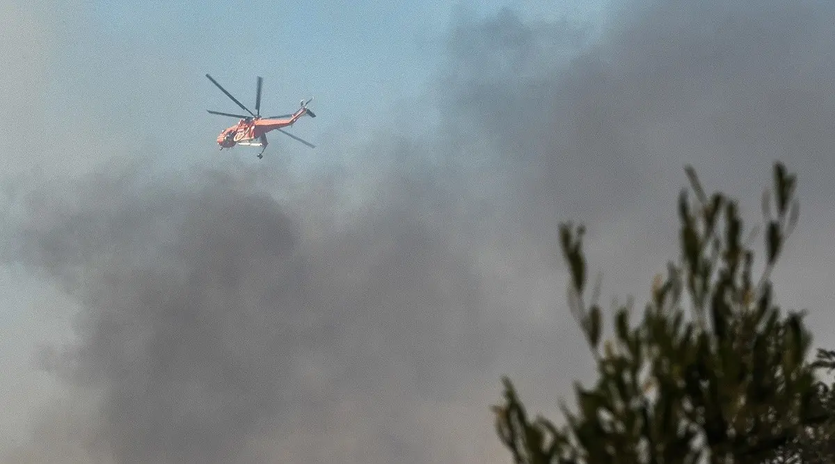 Νέος συναγερμός στην Εύβοια – Εκκενώνουν το χωριό Μεσοχώρια – Κινδυνεύουν σπίτια (pics)