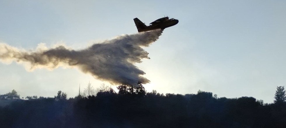 Μία προσαγωγή υπόπτου για τη φωτιά στη Ζάκυνθο – Απομακρύνθηκε ο κίνδυνος για τα σπίτια  (pics&vid)