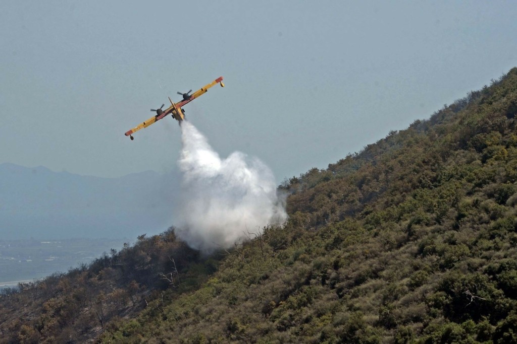 Νέα αναζωπύρωση της φωτιάς στο Βασιλίτσι Μεσσηνίας – Κινδυνέυουν σπίτια – Εκκενώνεται ο οικισμός Λειβαδάκια