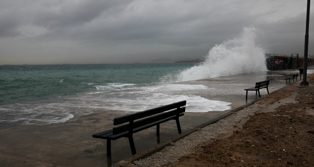 Η Ελλάδα στο “μάτι” της κλιματικής αλλαγής – Καύσωνας, μέγα πυρκαγιές και τώρα έρχονται άγριες καταιγίδες από την Πέμπτη