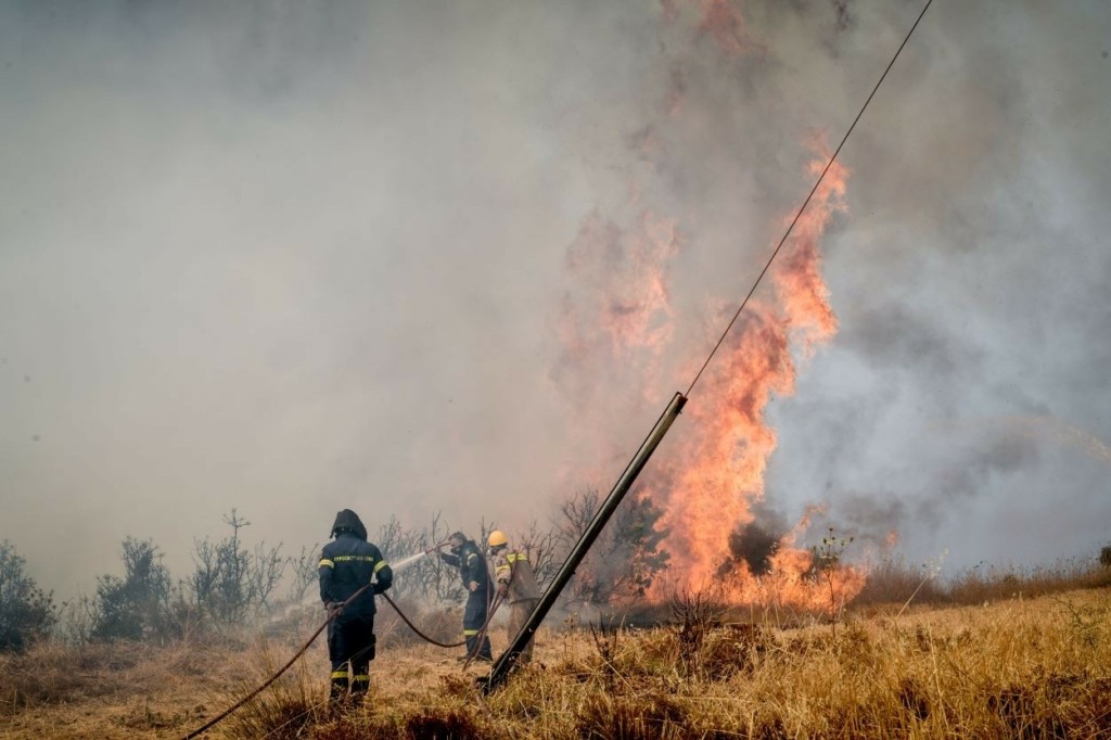 Ενισχύονται επικίνδυνα οι ανέμοι το Σάββατο – Στο “κόκκινο” όλη η χώρα μπροστά στην πύρινη απειλή