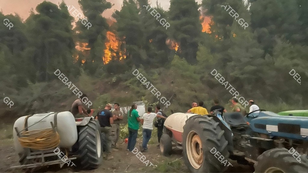 Αποφασισμένοι να βάλουν τα κορμιά τους μπροστά για να κόψουν τη φωτιά –  Η αυτοθυσία των κατοίκων στην Εύβοια (pic&vid)