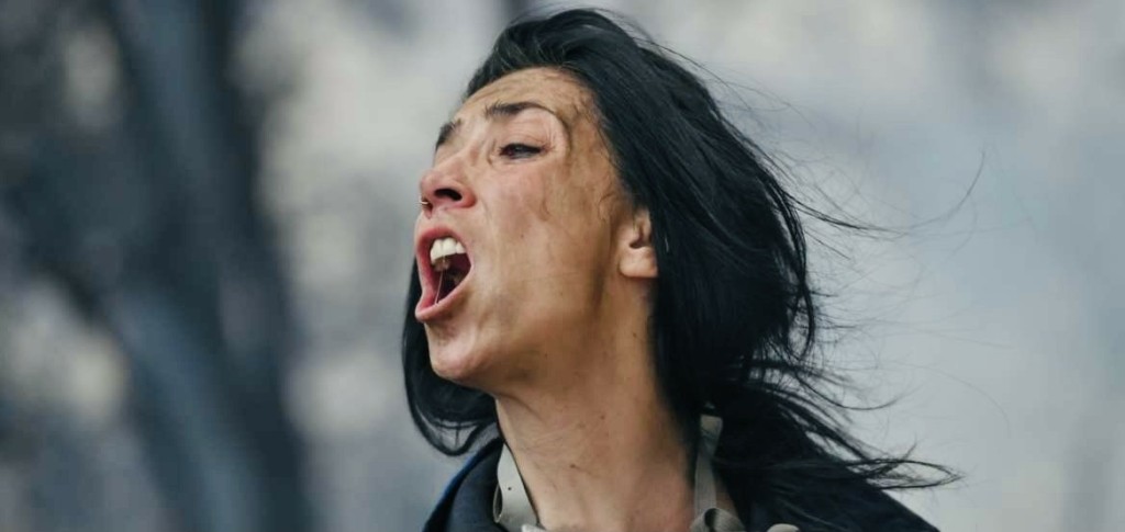 Η πυροσβέστης που έγινε viral ξεσπά – “Βγάλτε τη φωτογραφία μου από την αφίσα του ΑΝΤΑΡΣΥΑ” (vid)