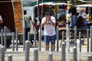 Στο «κόκκινο» η Ελλάδα το Σάββατο 26/7 – Το «εκρηκτικό κοκτέιλ» καύσωνα, ανέμων και αφρικανικής σκόνης