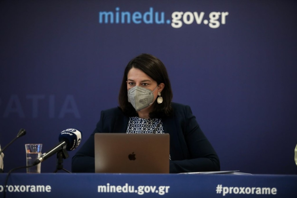 Κεραμέως για βάσεις εισαγωγής – “Έχουμε πλέον ένα σύστημα που δεν κοροϊδεύει τους μαθητές” (vid)