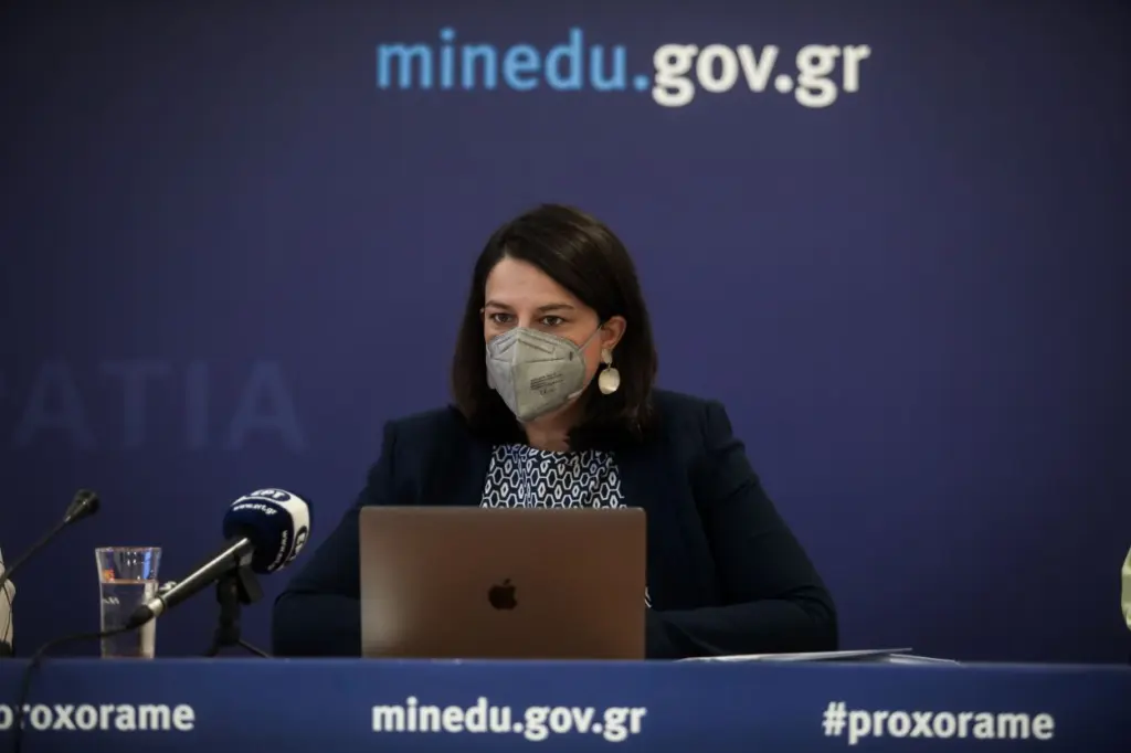 Κεραμέως για βάσεις εισαγωγής – “Έχουμε πλέον ένα σύστημα που δεν κοροϊδεύει τους μαθητές” (vid)
