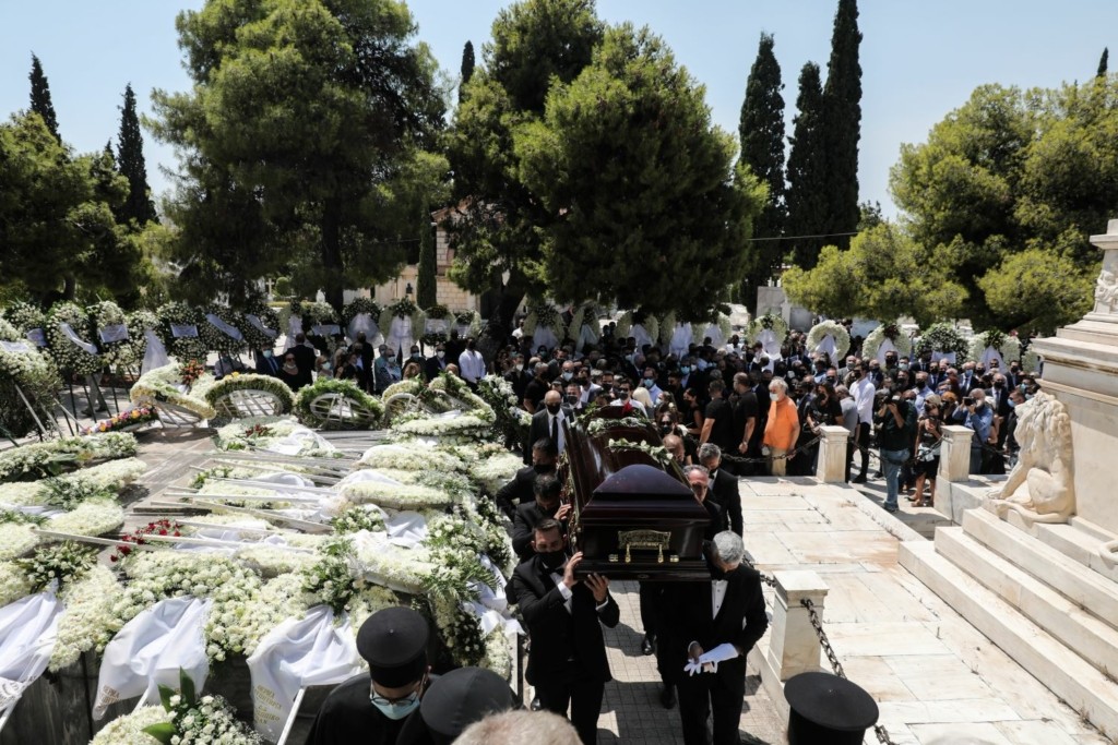 Πλήθος του επιχειρηματικού και πολιτικού κόσμου είπε το τελευταίο αντίο στον Κωνσταντίνο Μίχαλο (pics)