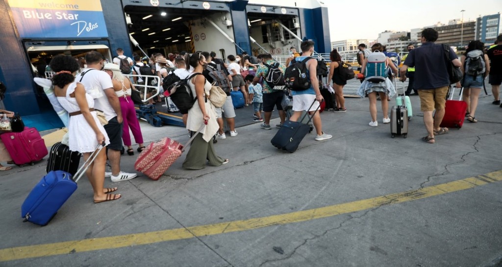Το σχέδιο της αστυνομίας για τον Δεκαπενταύγουστο στα νησιά – Περιπολίες, drones και μυστικοί “πράκτορες” στα κορονοπάρτι