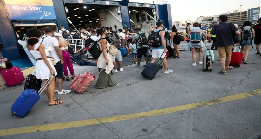 Το σχέδιο της αστυνομίας για τον Δεκαπενταύγουστο στα νησιά – Περιπολίες, drones και μυστικοί “πράκτορες” στα κορονοπάρτι