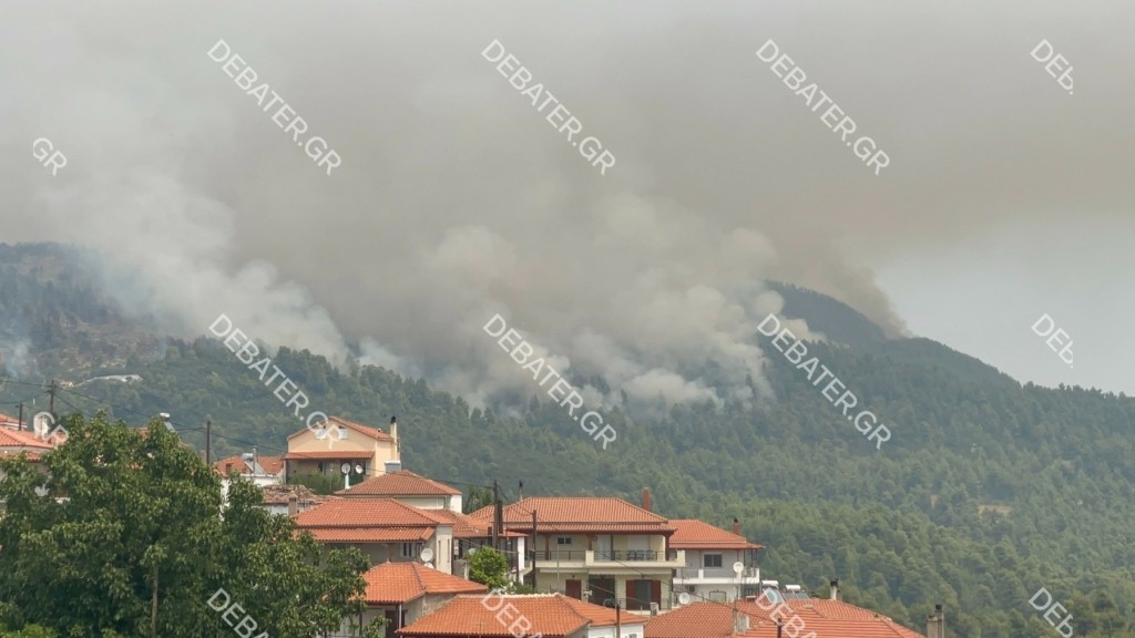 Καλπάζει ανεξέλεγκτη η πύρινη λαίλαπα στη βόρεια Εύβοια – Τρία μέτωπα απειλούν δεκάδες χωριά (pics&vids)