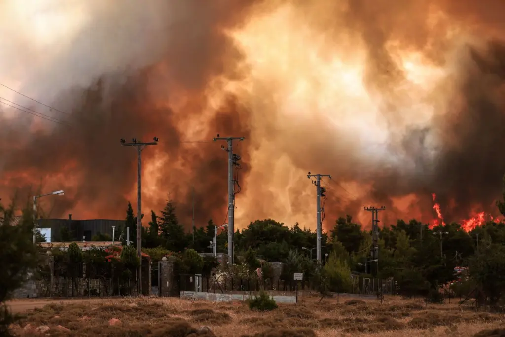 Οι ΗΠΑ στέλνουν αεροσκάφος αναγνώρισης προς βοήθεια της Ελλάδας με τις φωτιές