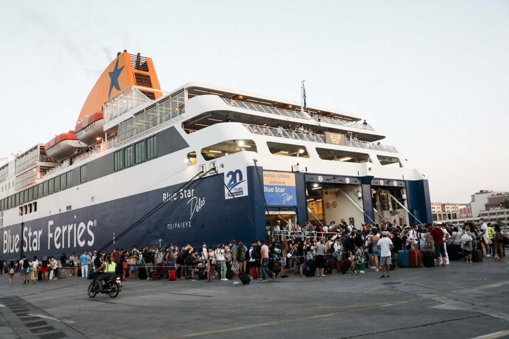 Κορυφώνεται η “έξοδος” του Δεκαπενταύγουστου – Μεγάλη κίνηση στα λιμάνια