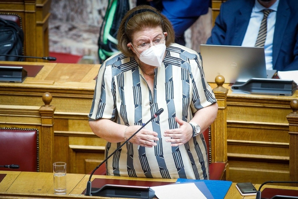 “Πυρ και μανία” η Μενδώνη με το Βρετανικό Μουσείο – “Επιστρέψτε τα γλυπτά του Παρθενώνα”