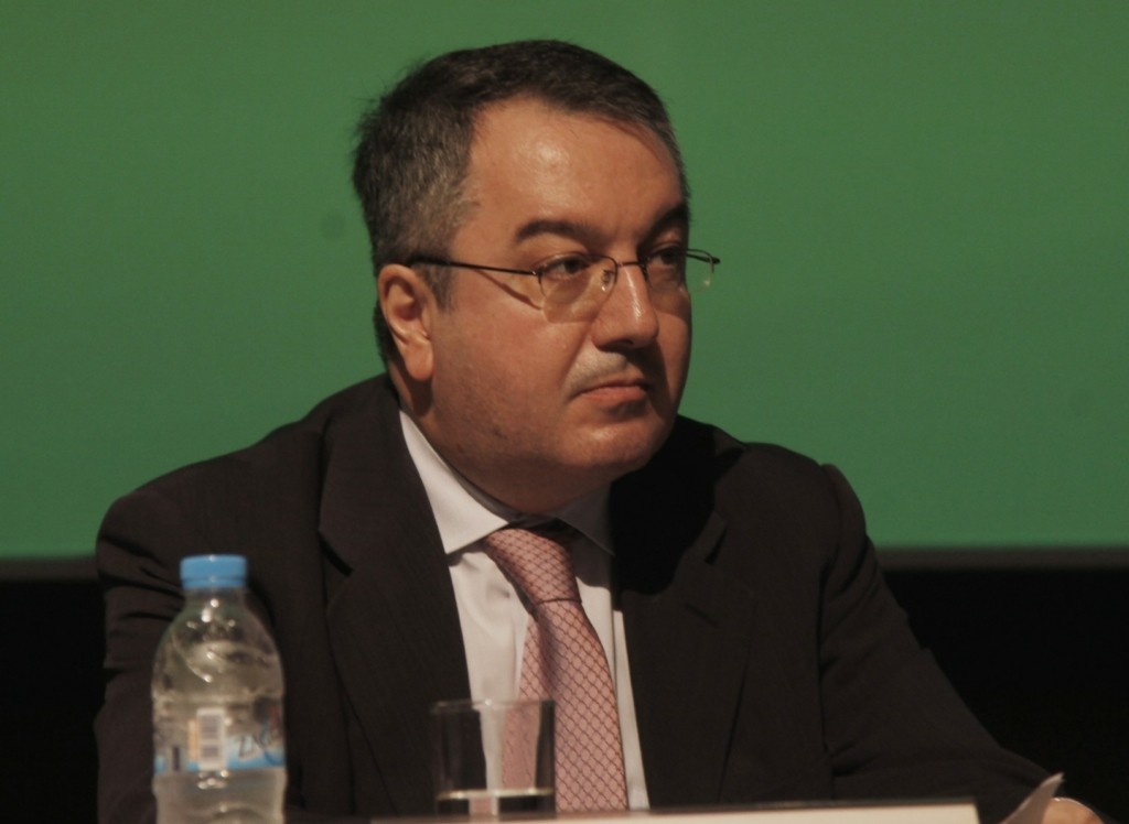 Ο Ηλίας Μόσιαλος εξηγεί όλα όσα πρέπει να ξέρουμε για την υποπαραλλαγή της μετάλλαξης Όμικρον